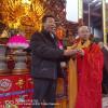 工艺美术大师曹安祥向浙江绍兴炉峰禅寺敬献紫砂香炉